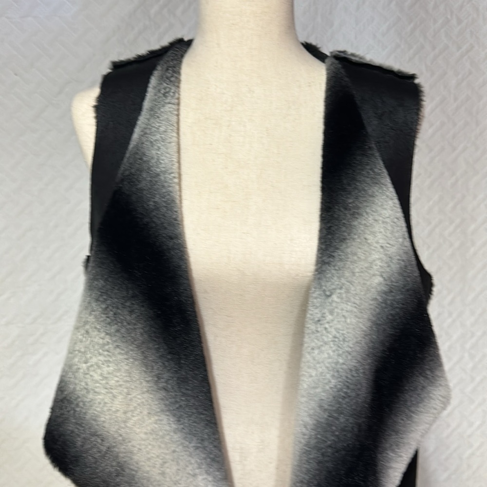 Faux Fur Reversible Long Vest Pit To Pit 19” Shoulder To Hem 34” - Picture 2 of 4